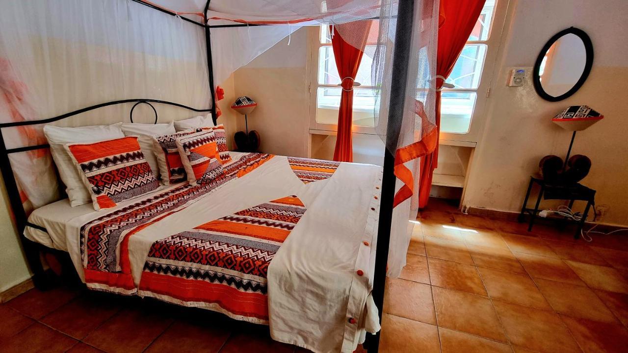 Chez Coumbis Bed & Breakfast Goree Bagian luar foto